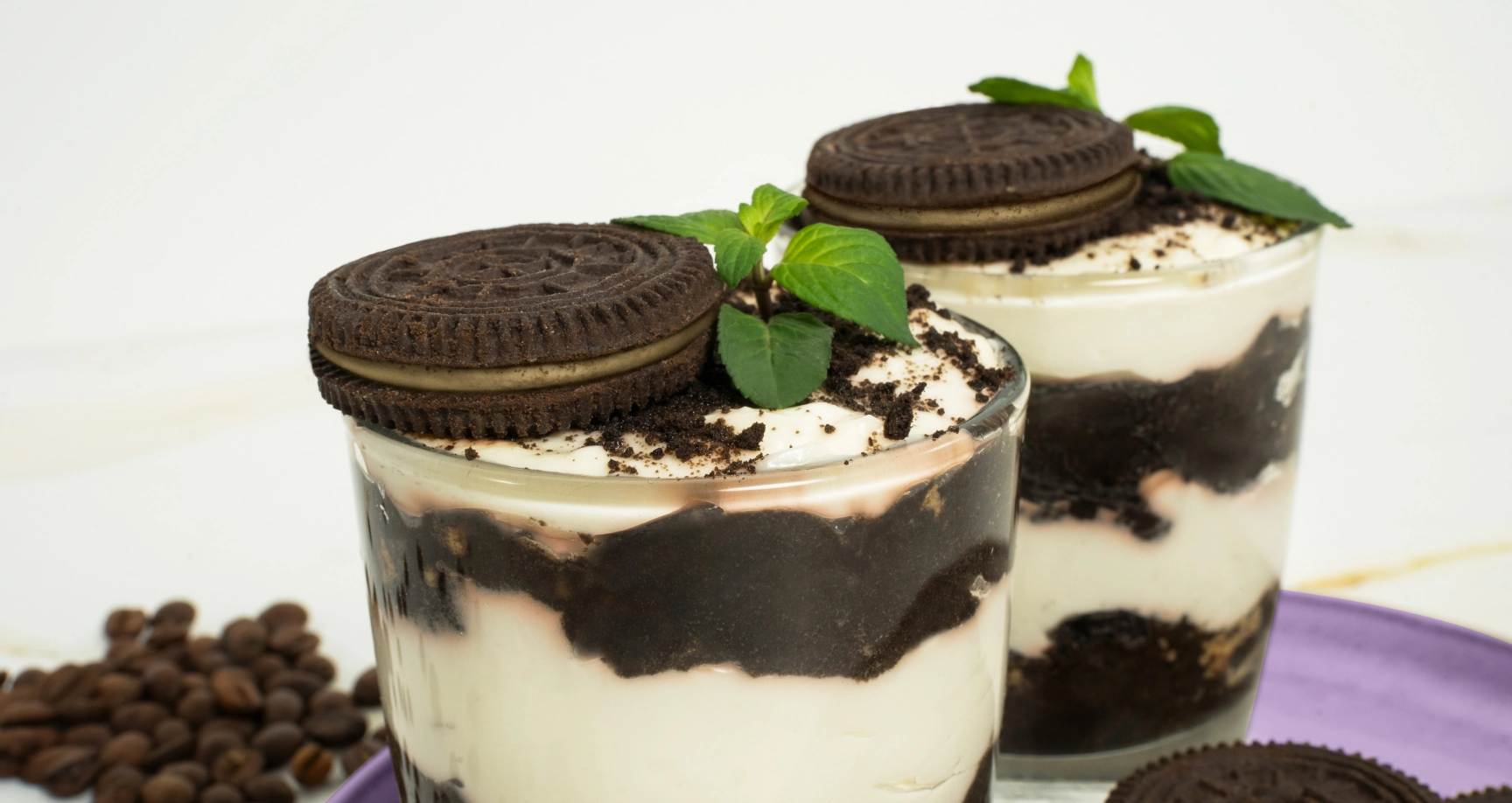 Pan de muerto relleno de helado de galleta de mazapán